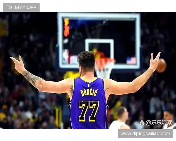 雷迪克透露里夫斯小腿遭遇膝盖顶撞但暂无大碍无需担心